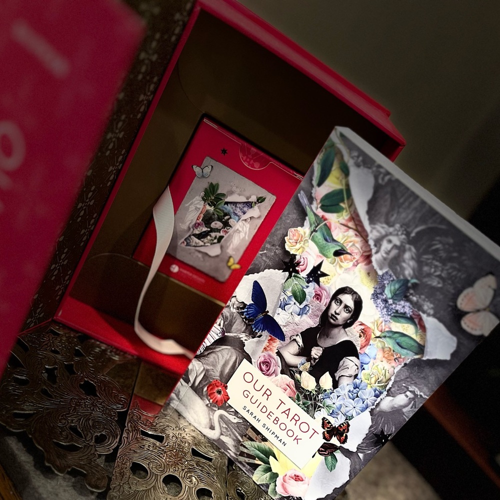 New Never Used Our Tarot Cards La Femme. Excellent Boxed Set